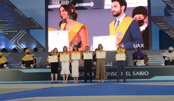 diplomas medicina graduacion uax 2021